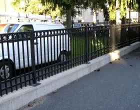 ALUMINUM FENCE WITH ACCENT